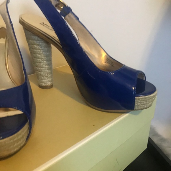 💯% Authentic Michael Kors Blue Slingback Sandals - Picture 12 of 14